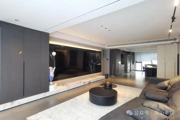 Itim, puti, at kulay -abo: ang walang hanggan na klasiko