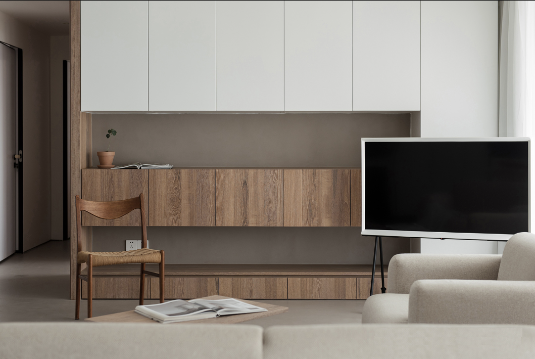 Sino ang nagsasabing ang puti ay hindi maaaring ipares nang maayos sa kahoy na butil?