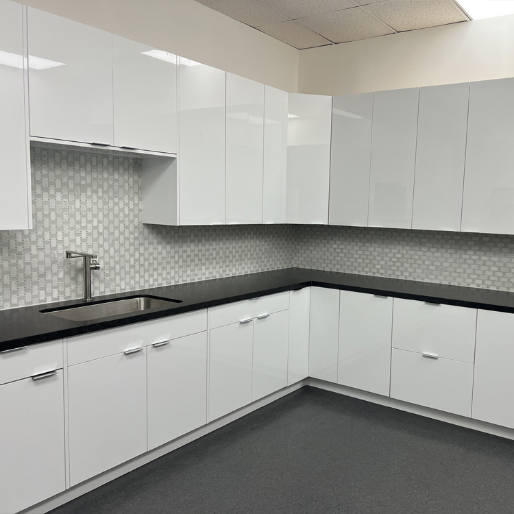 Ano ang Lacquer Kitchen Cabinets at Bakit Napakasikat Nila?