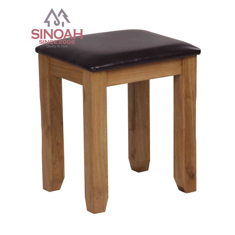 Rustic Oak Dressing Stool: Itaas ang Iyong Silid-tulugan na may Walang Oras na Kagandahan